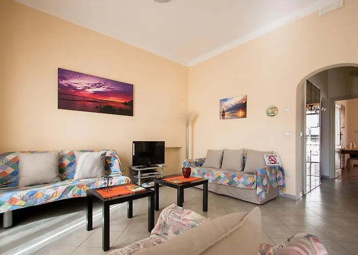 Апартаменты Attico Con 2 In Via Vespucci Виареджо