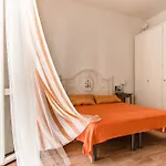 Attico Con 2 Camere In Via Vespucci Apartment