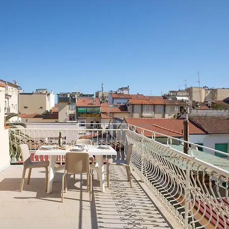 Апартаменти Attico Con 2 In Via Vespucci *