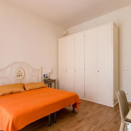Lägenhet Attico Con 2 Camere In Via Vespucci Viareggio
