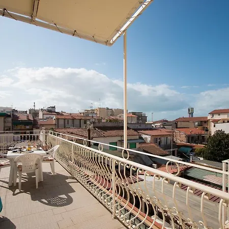 Attico Con 2 In Via Vespucci Апартаменти