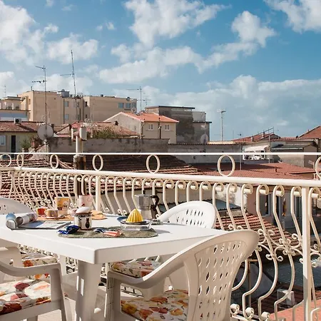 Attico Con 2 In Via Vespucci アパート *