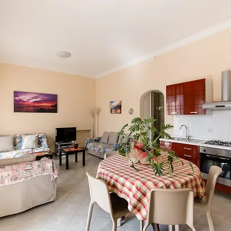 Attico Con 2 In Via Vespucci * ヴィアレッジョ