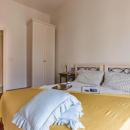 Apartment Attico Con 2 Camere In Via Vespucci
