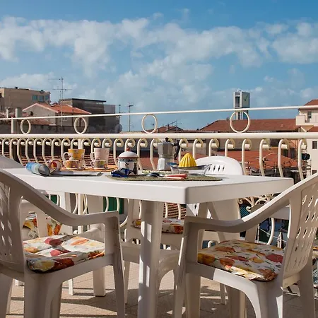 Attico Con 2 In Via Vespucci Апартаменти В'яреджо