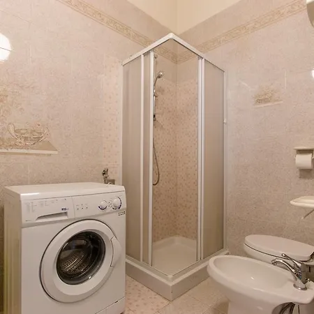 Attico Con 2 In Via Vespucci Appartement