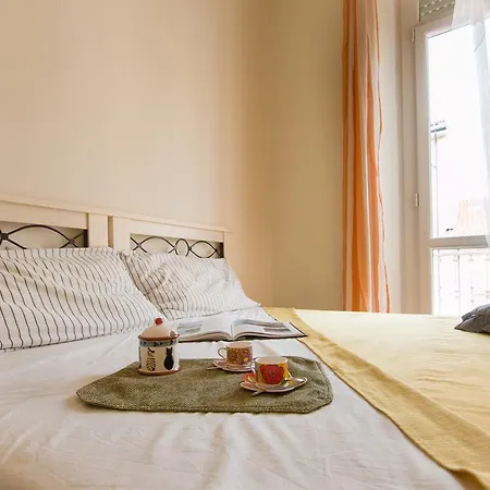 Attico Con 2 In Via Vespucci アパート