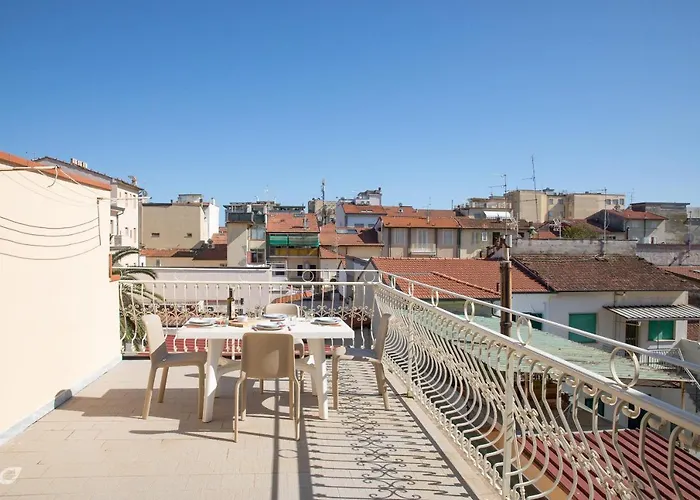 Apartment Attico Con 2 Camere In Via Vespucci *