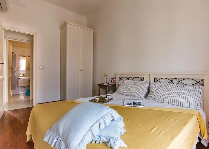 Apartment Attico Con 2 Camere In Via Vespucci