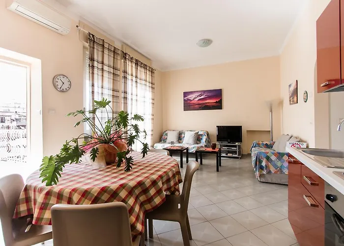 Apartment Attico Con 2 Camere In Via Vespucci